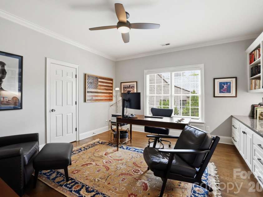 2021 Coniston Place, Charlotte, NC 28207.  MLS# CAR4386346, YatesRealty ID 30172. 