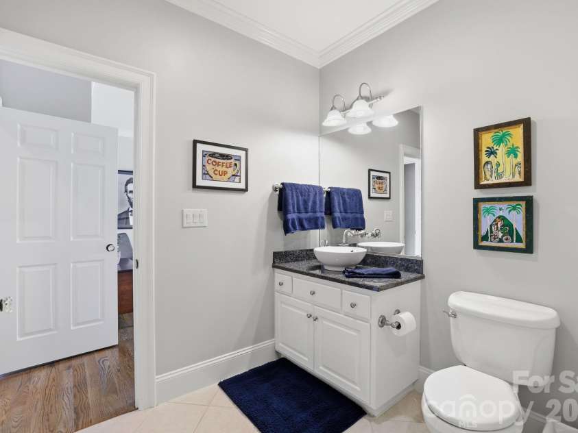 2021 Coniston Place, Charlotte, NC 28207.  MLS# CAR4386346, YatesRealty ID 30172. 
