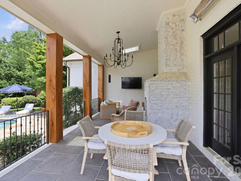 2021 Coniston Place, Charlotte, NC 28207.  MLS# CAR4386346, YatesRealty ID 30172. 