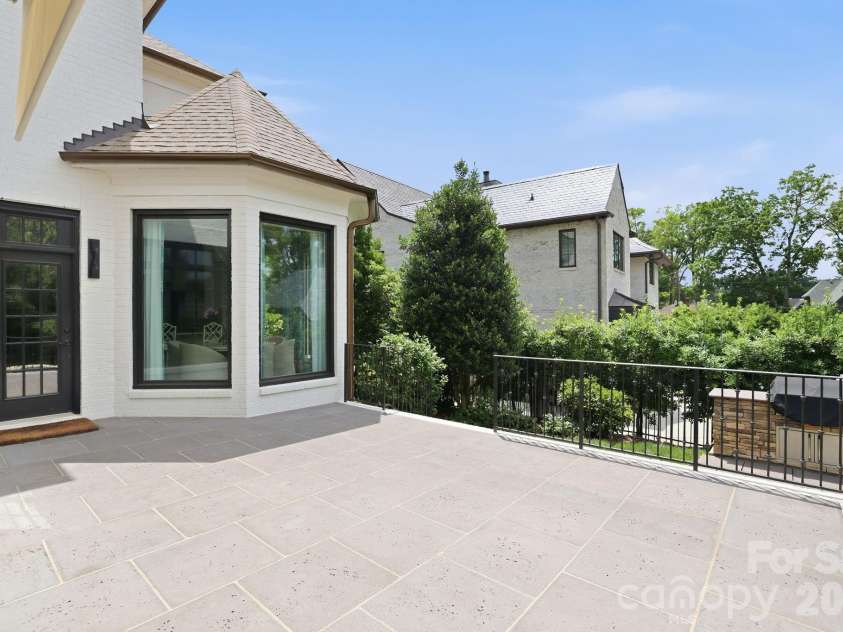 2021 Coniston Place, Charlotte, NC 28207.  MLS# CAR4386346, YatesRealty ID 30172. 