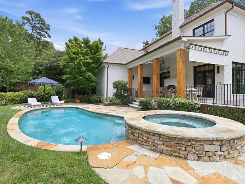 2021 Coniston Place, Charlotte, NC 28207.  MLS# CAR4386346, YatesRealty ID 30172. 