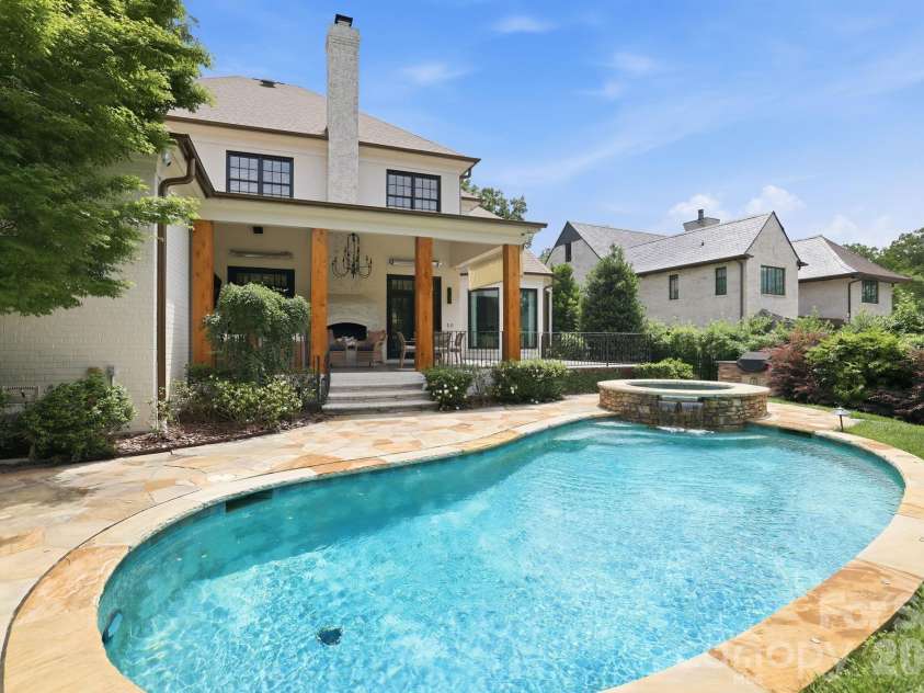 2021 Coniston Place, Charlotte, NC 28207.  MLS# CAR4386346, YatesRealty ID 30172. 