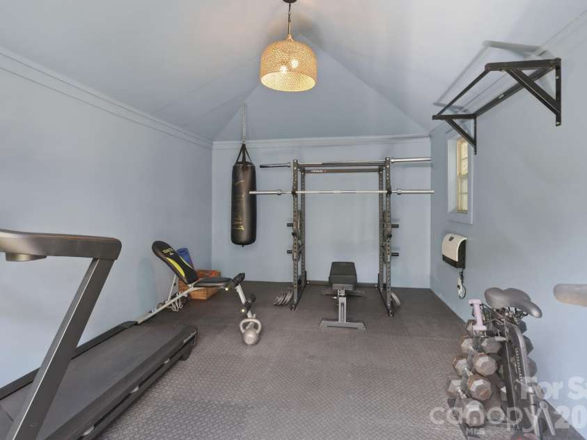 2021 Coniston Place, Charlotte, NC 28207.  MLS# CAR4386346, YatesRealty ID 30172. 