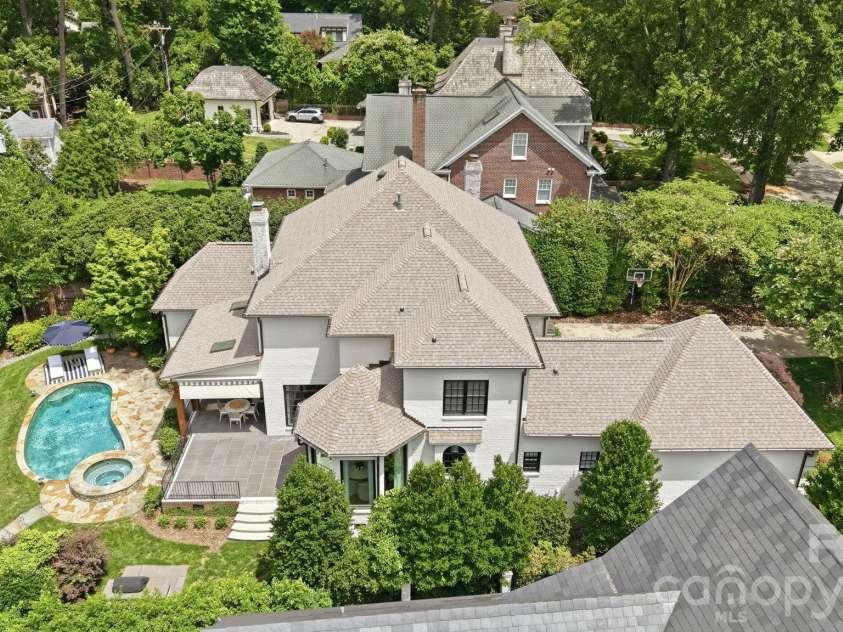 2021 Coniston Place, Charlotte, NC 28207.  MLS# CAR4386346, YatesRealty ID 30172. 
