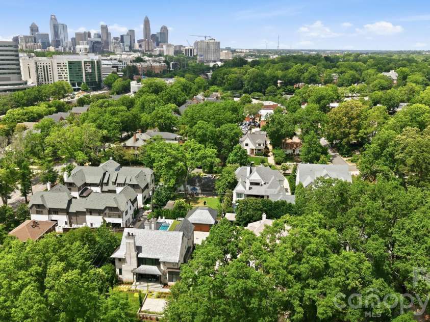 2021 Coniston Place, Charlotte, NC 28207.  MLS# CAR4386346, YatesRealty ID 30172. 