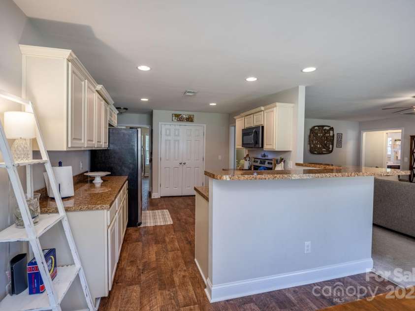 5557 Brooklyn Road, Great Falls, SC 29055.  MLS# CAR4285244, YatesRealty ID 30172. 