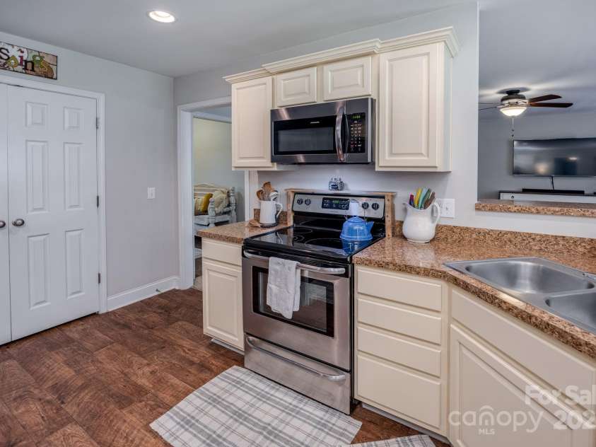 5557 Brooklyn Road, Great Falls, SC 29055.  MLS# CAR4285244, YatesRealty ID 30172. 