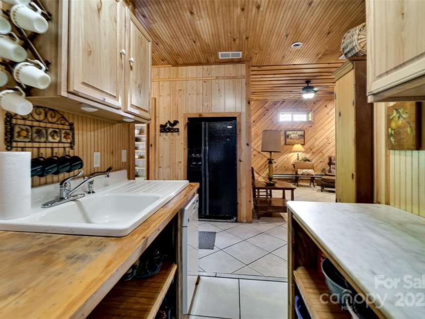 54 Barnwood Way, Whittier, NC 28789.  MLS# CAR4287146, YatesRealty ID 30174. 