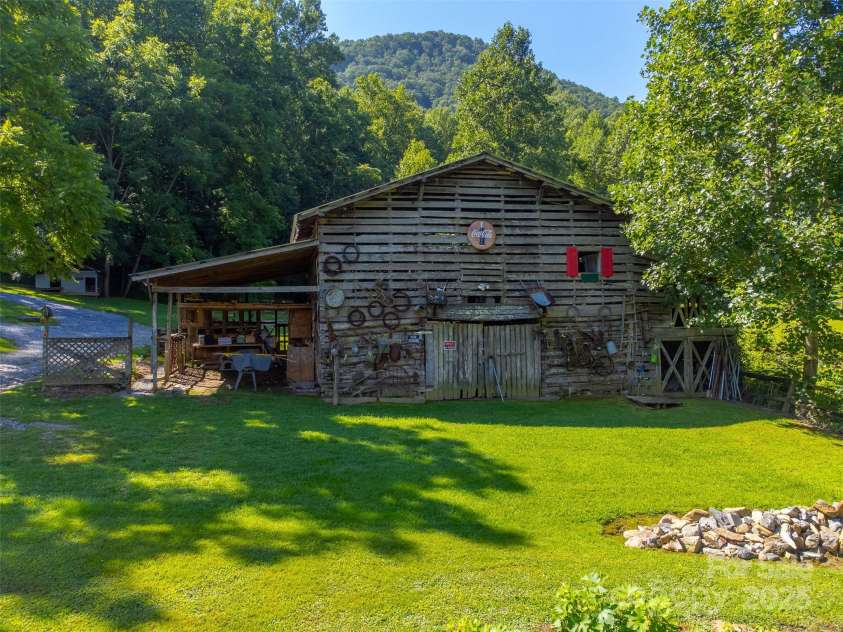 54 Barnwood Way, Whittier, NC 28789.  MLS# CAR4287146, YatesRealty ID 30174. 