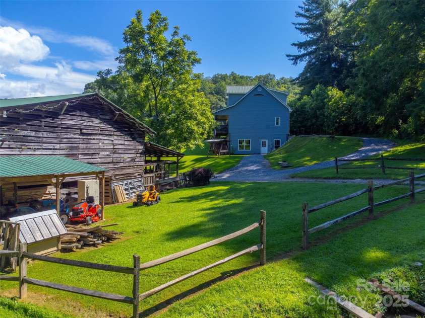 54 Barnwood Way, Whittier, NC 28789.  MLS# CAR4287146, YatesRealty ID 30174. 