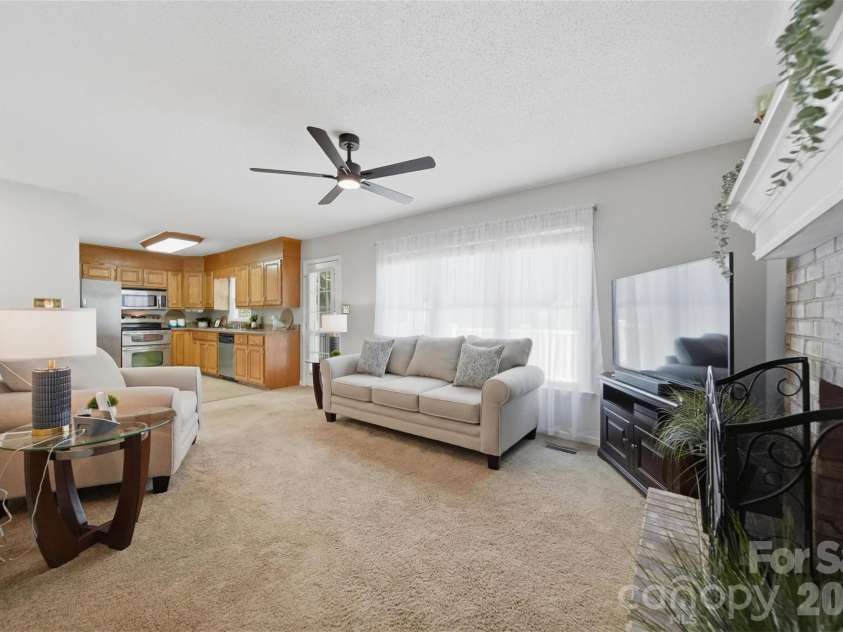 1948 Twin Ponds Drive, Hickory, NC 28602.  MLS# CAR4390379, YatesRealty ID 30175. 
