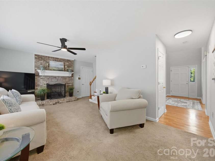 1948 Twin Ponds Drive, Hickory, NC 28602.  MLS# CAR4390379, YatesRealty ID 30175. 