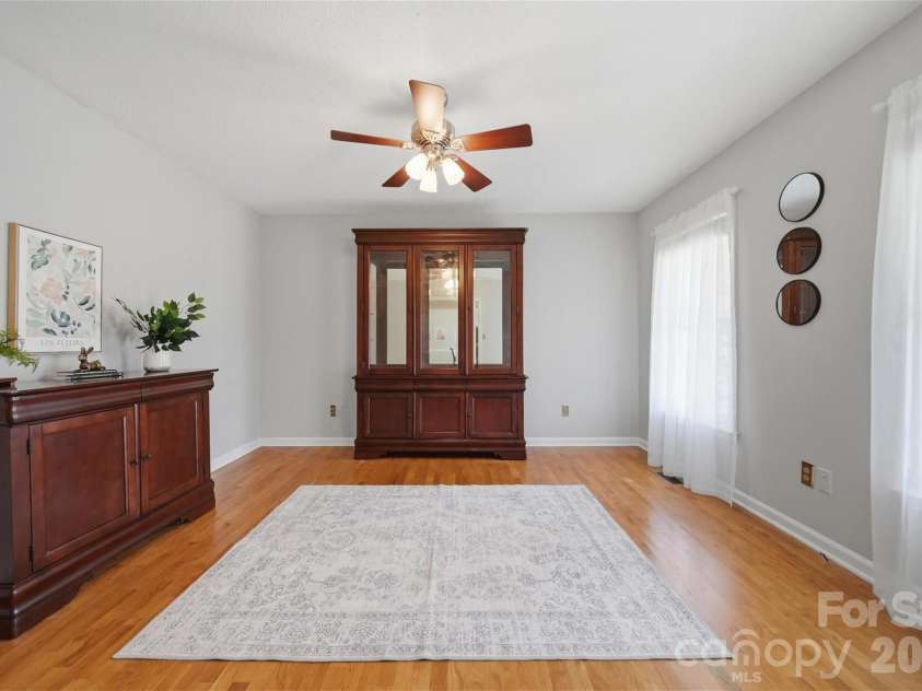 1948 Twin Ponds Drive, Hickory, NC 28602.  MLS# CAR4390379, YatesRealty ID 30175. 