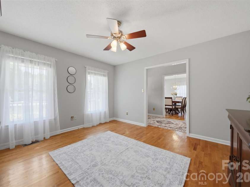 1948 Twin Ponds Drive, Hickory, NC 28602.  MLS# CAR4390379, YatesRealty ID 30175. 