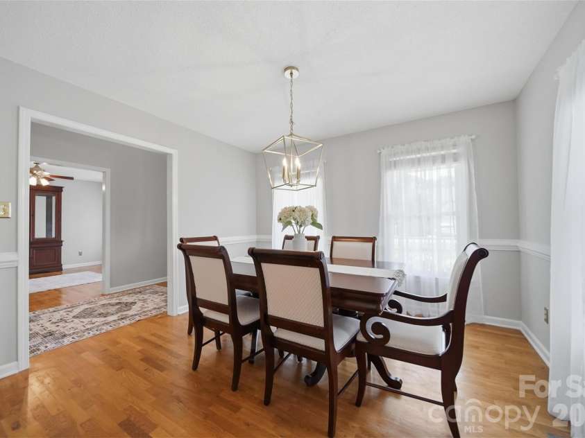 1948 Twin Ponds Drive, Hickory, NC 28602.  MLS# CAR4390379, YatesRealty ID 30175. 