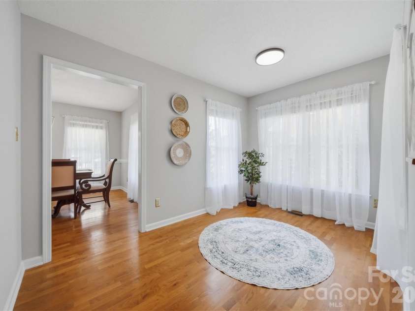 1948 Twin Ponds Drive, Hickory, NC 28602.  MLS# CAR4390379, YatesRealty ID 30175. 