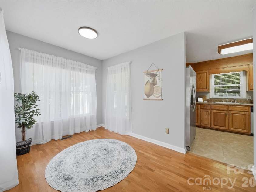 1948 Twin Ponds Drive, Hickory, NC 28602.  MLS# CAR4390379, YatesRealty ID 30175. 