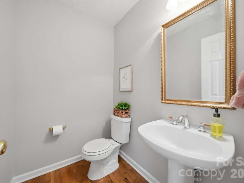 1948 Twin Ponds Drive, Hickory, NC 28602.  MLS# CAR4390379, YatesRealty ID 30175. 