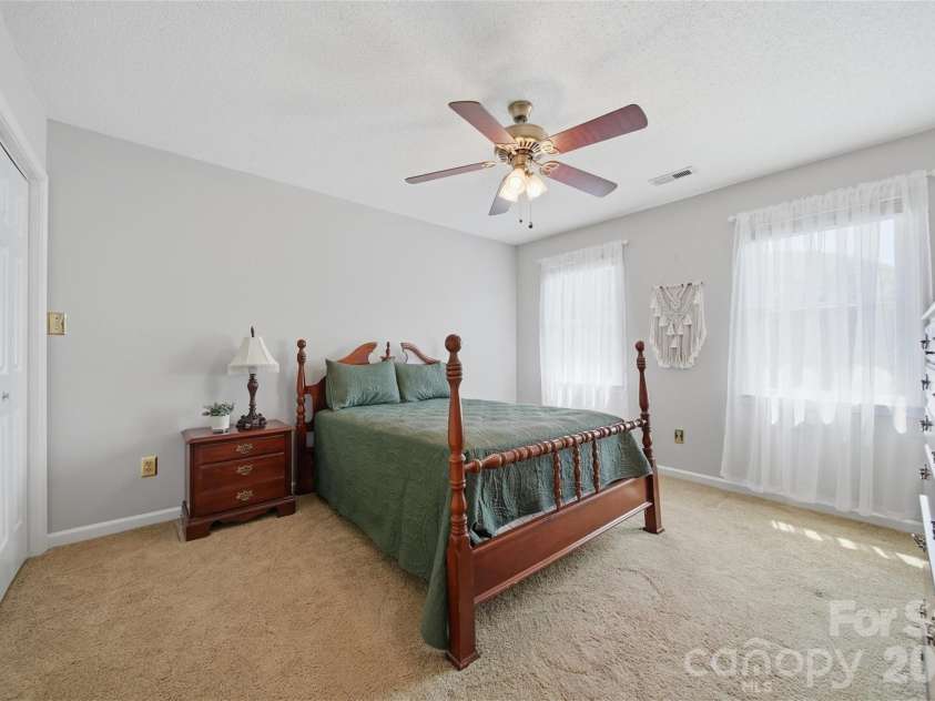 1948 Twin Ponds Drive, Hickory, NC 28602.  MLS# CAR4390379, YatesRealty ID 30175. 