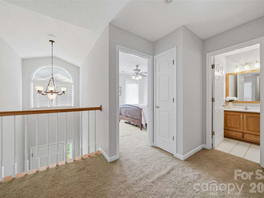 1948 Twin Ponds Drive, Hickory, NC 28602.  MLS# CAR4390379, YatesRealty ID 30175. 