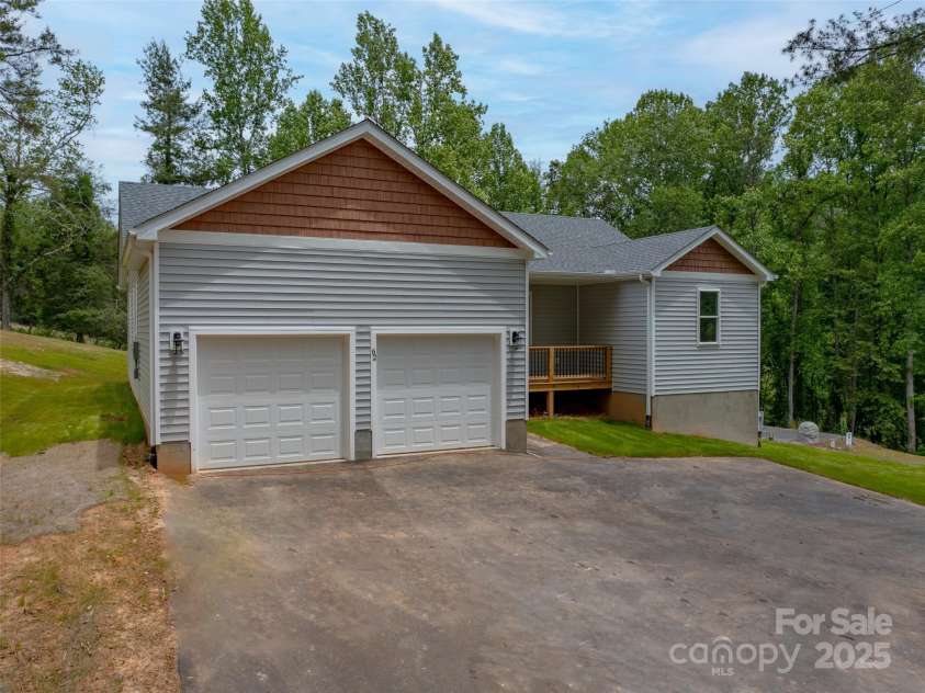 62 Smokey Quartz Lane, Flat Rock, NC 28731.  MLS# CAR4266289, YatesRealty ID 30175. 2 car garage