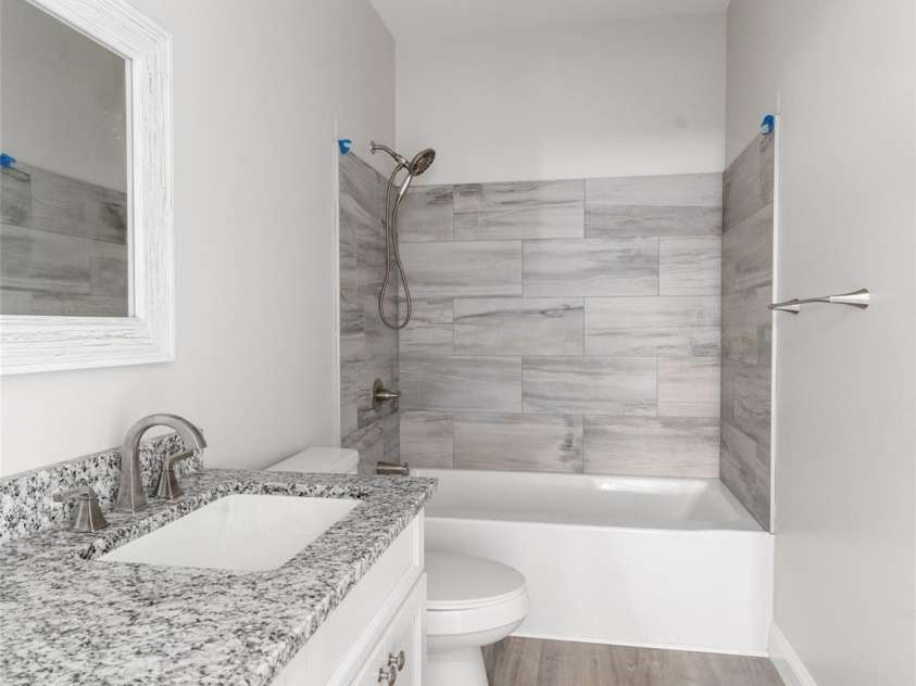 62 Smokey Quartz Lane, Flat Rock, NC 28731.  MLS# CAR4266289, YatesRealty ID 30175. 2nd Full Bath