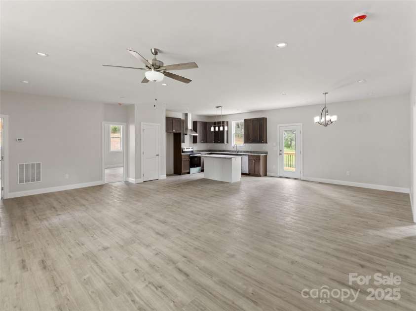 62 Smokey Quartz Lane, Flat Rock, NC 28731.  MLS# CAR4266289, YatesRealty ID 30175. Great Room 27'8