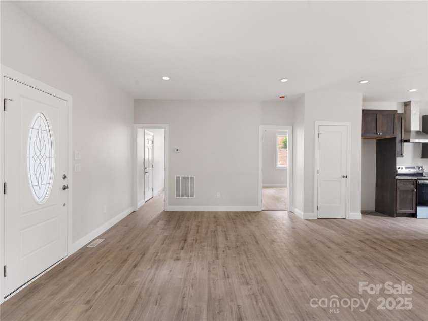62 Smokey Quartz Lane, Flat Rock, NC 28731.  MLS# CAR4266289, YatesRealty ID 30175. Great Room