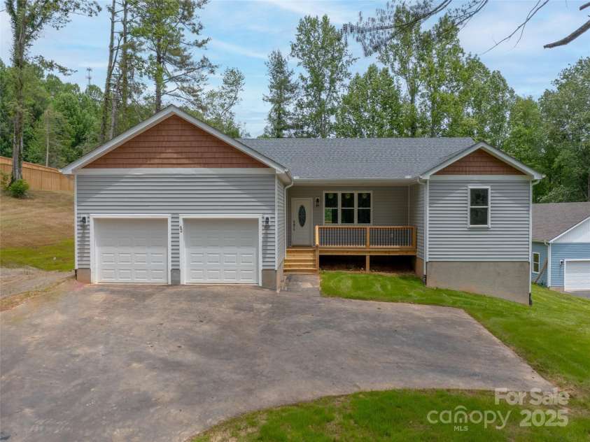 62 Smokey Quartz Lane, Flat Rock, NC 28731.  MLS# CAR4266289, YatesRealty ID 30175. New Construction!  Move in Ready!