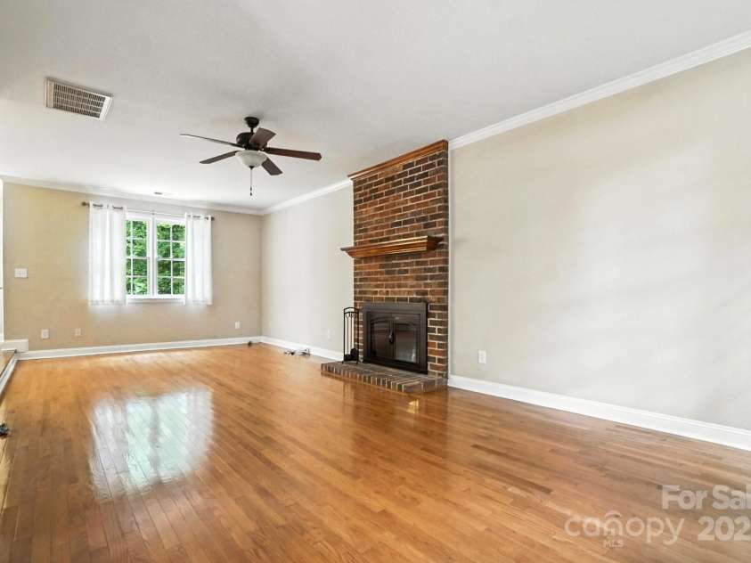 15129 Chewtonglen Lane, Huntersville, NC 28078.  MLS# CAR4283260, YatesRealty ID 30176. 