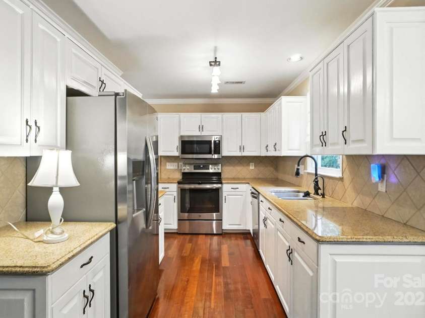 15129 Chewtonglen Lane, Huntersville, NC 28078.  MLS# CAR4283260, YatesRealty ID 30176. 