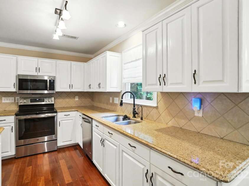 15129 Chewtonglen Lane, Huntersville, NC 28078.  MLS# CAR4283260, YatesRealty ID 30176. 