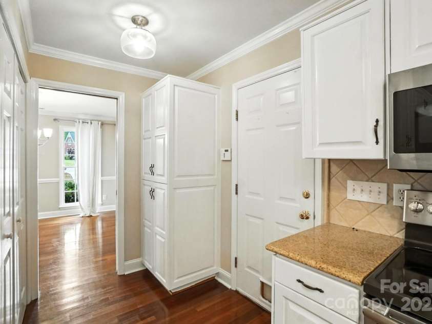 15129 Chewtonglen Lane, Huntersville, NC 28078.  MLS# CAR4283260, YatesRealty ID 30176. 