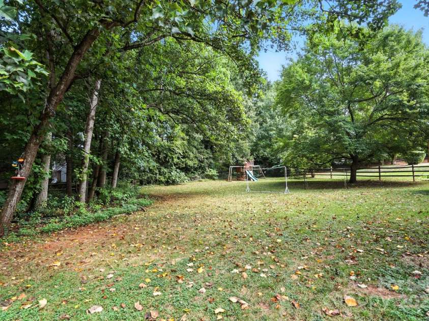 15129 Chewtonglen Lane, Huntersville, NC 28078.  MLS# CAR4283260, YatesRealty ID 30176. 