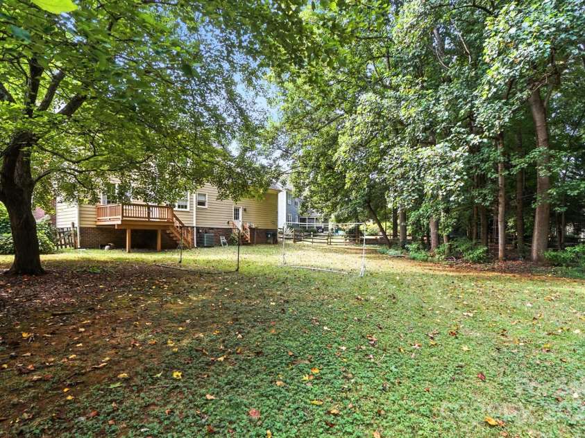 15129 Chewtonglen Lane, Huntersville, NC 28078.  MLS# CAR4283260, YatesRealty ID 30176. 