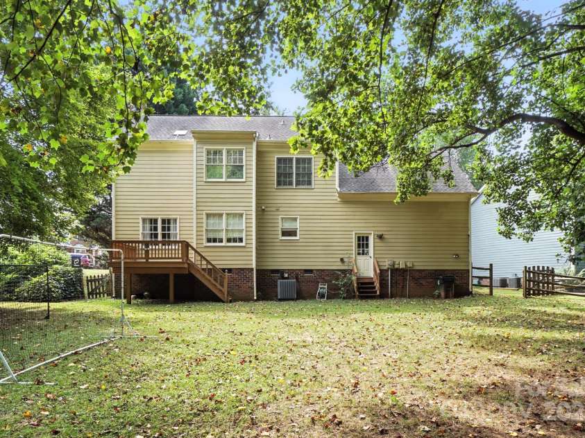 15129 Chewtonglen Lane, Huntersville, NC 28078.  MLS# CAR4283260, YatesRealty ID 30176. 