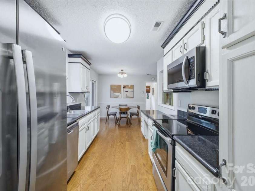 2726 Heidleburg Lane, Charlotte, NC 28210.  MLS# CAR4377864, YatesRealty ID 30176. 