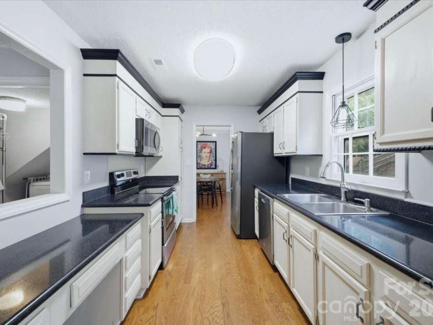 2726 Heidleburg Lane, Charlotte, NC 28210.  MLS# CAR4377864, YatesRealty ID 30176. 