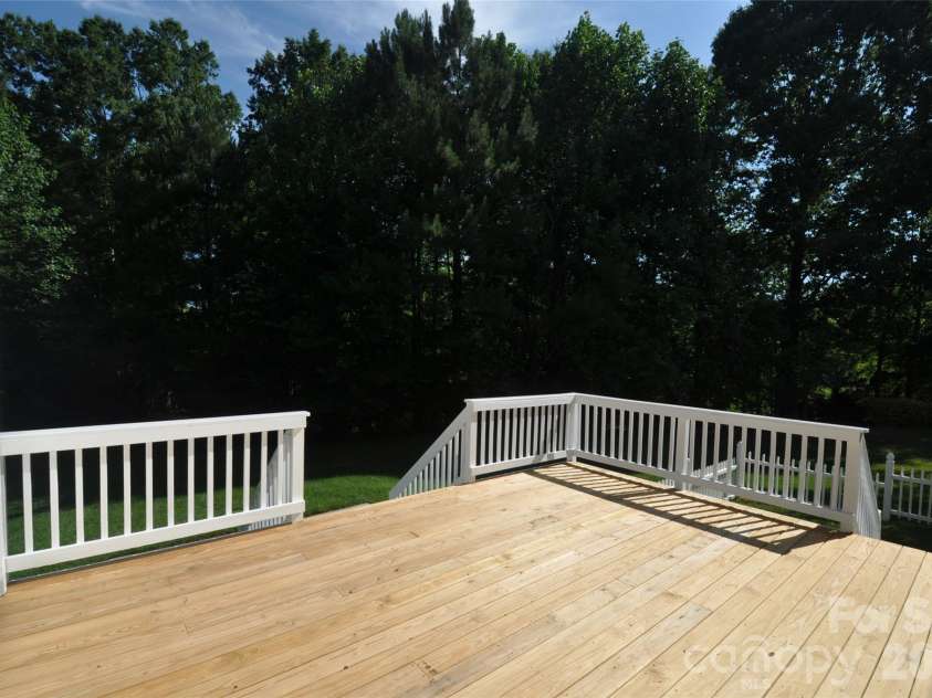 127 Pavillion Lane, Mooresville, NC 28117.  MLS# CAR4390234, YatesRealty ID 30177. 