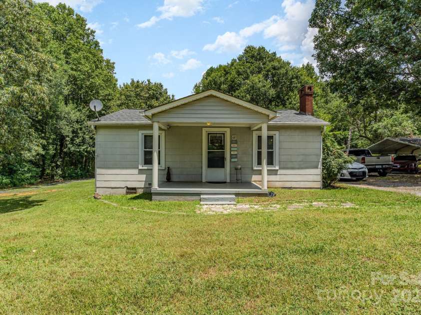 60 37th Street, Hickory, NC 28601.  MLS# CAR4278104, YatesRealty ID 30177. 
