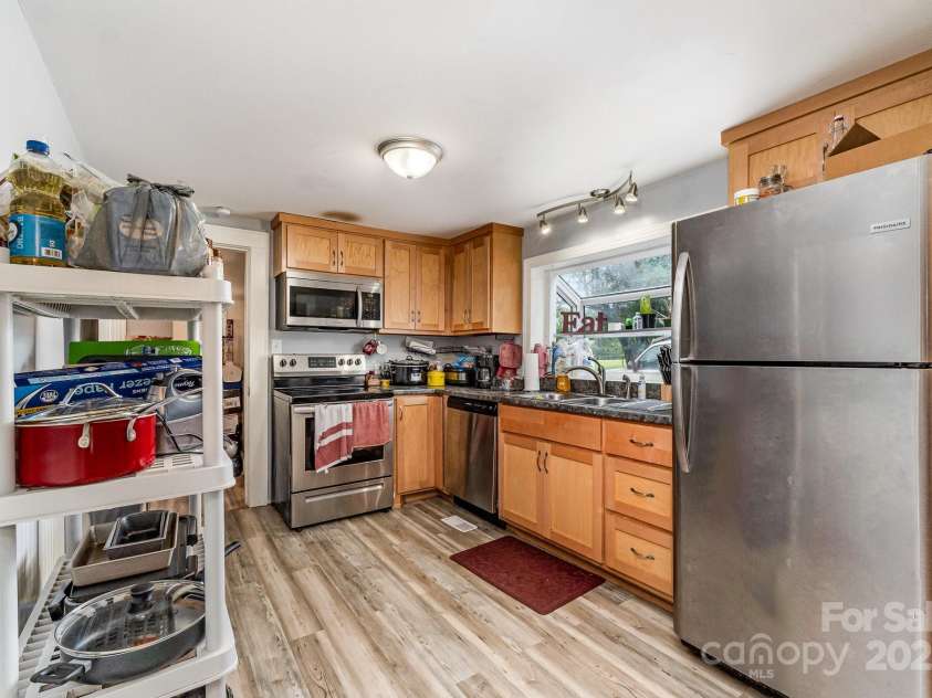 60 37th Street, Hickory, NC 28601.  MLS# CAR4278104, YatesRealty ID 30177. 