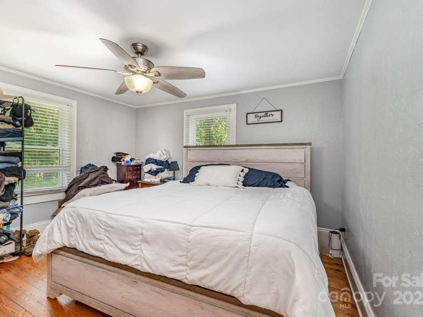 60 37th Street, Hickory, NC 28601.  MLS# CAR4278104, YatesRealty ID 30177. 