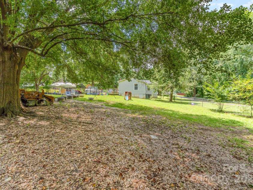 60 37th Street, Hickory, NC 28601.  MLS# CAR4278104, YatesRealty ID 30177. 