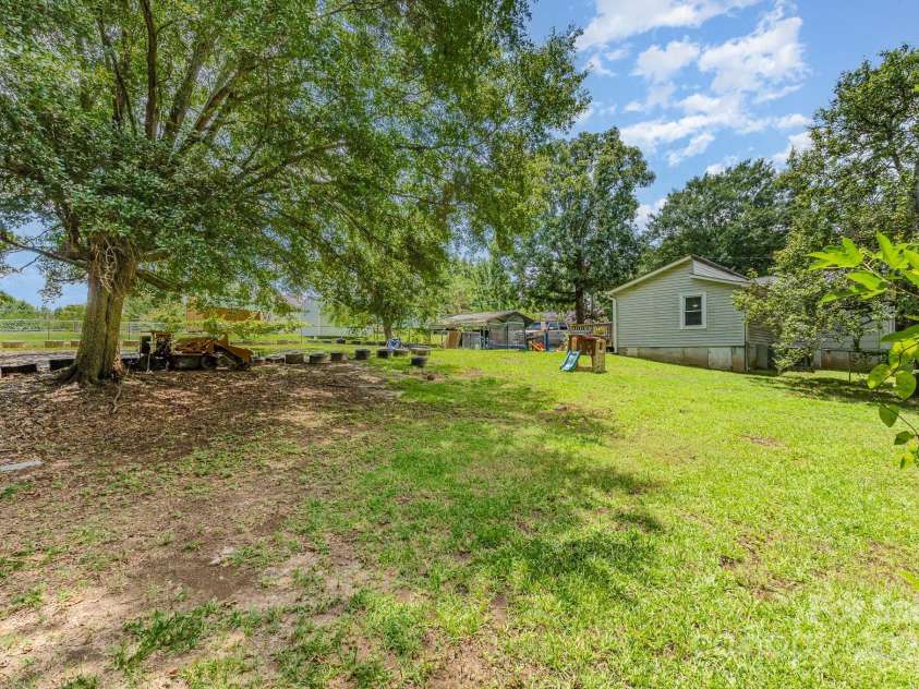 60 37th Street, Hickory, NC 28601.  MLS# CAR4278104, YatesRealty ID 30177. 