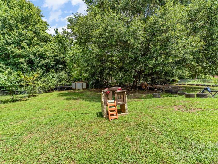 60 37th Street, Hickory, NC 28601.  MLS# CAR4278104, YatesRealty ID 30177. 