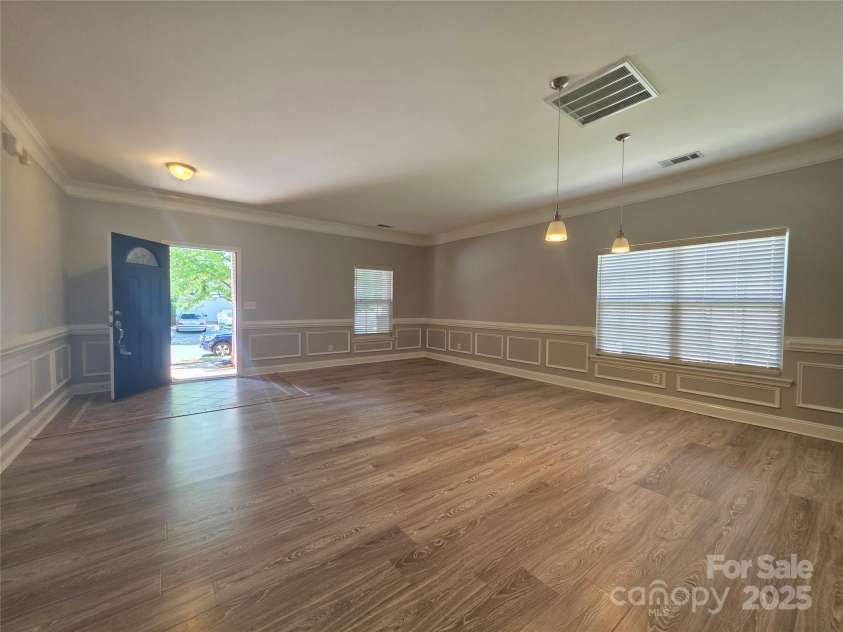 11016 Kinnairds Street, Charlotte, NC 28278.  MLS# CAR4286492, YatesRealty ID 30178. 