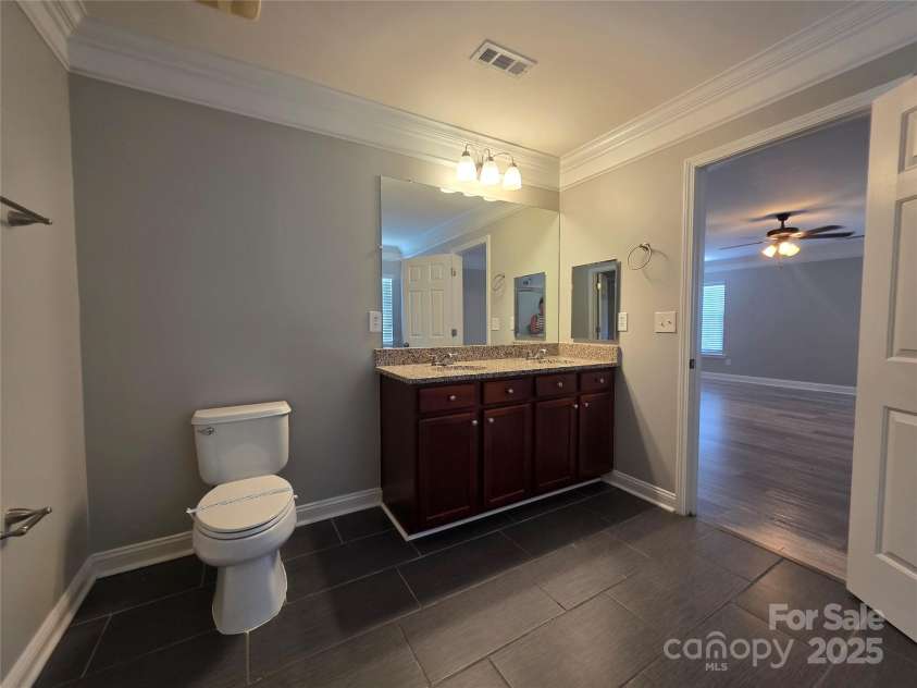 11016 Kinnairds Street, Charlotte, NC 28278.  MLS# CAR4286492, YatesRealty ID 30178. 