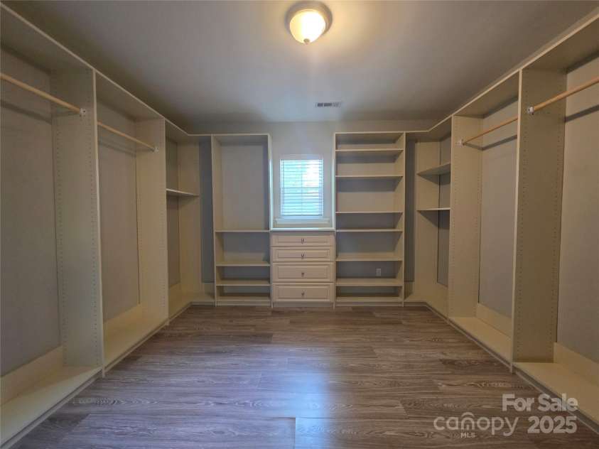 11016 Kinnairds Street, Charlotte, NC 28278.  MLS# CAR4286492, YatesRealty ID 30178. 