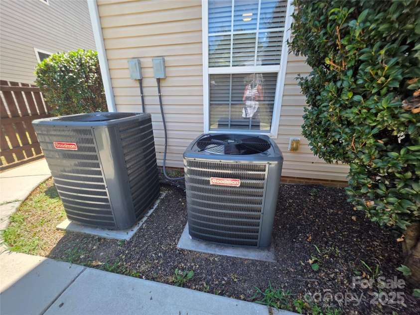 11016 Kinnairds Street, Charlotte, NC 28278.  MLS# CAR4286492, YatesRealty ID 30178. 