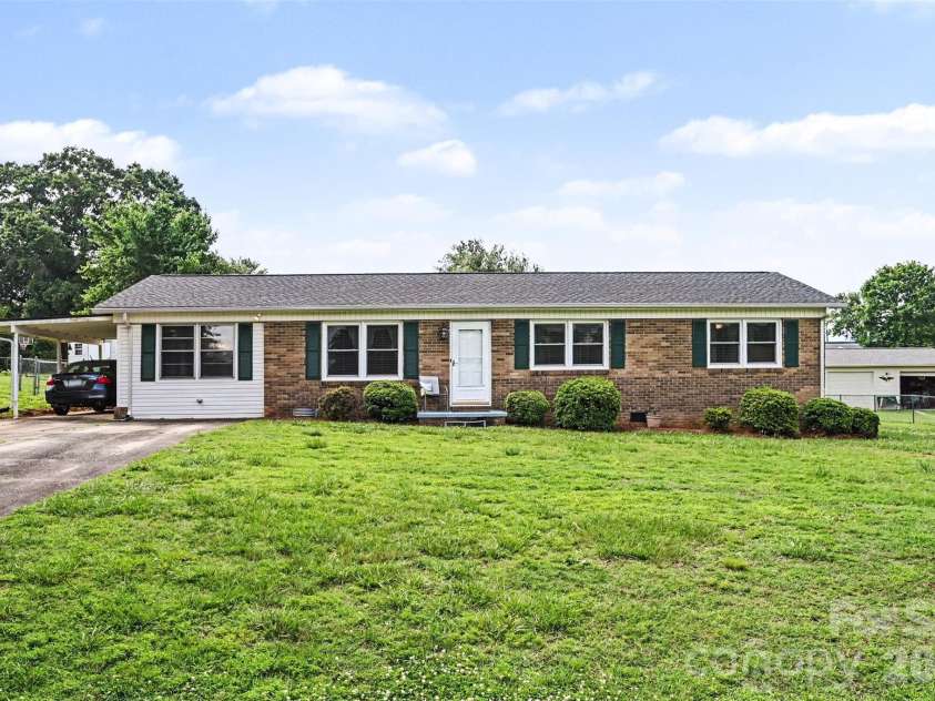 5111 Hawthorne Lane, Shelby, NC 28152.  MLS# CAR4391373, YatesRealty ID 30178. 